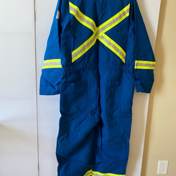 🤩 Bulwark- NWOT Protective Apparel Overall with many clasps and pockets 🤩 - Picture 2 of 15